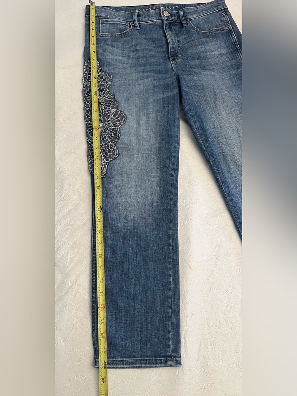WHBM Embroidered Design High Rise Everyday Soft Straight Jeans Size 10 - Picture 6 of 7